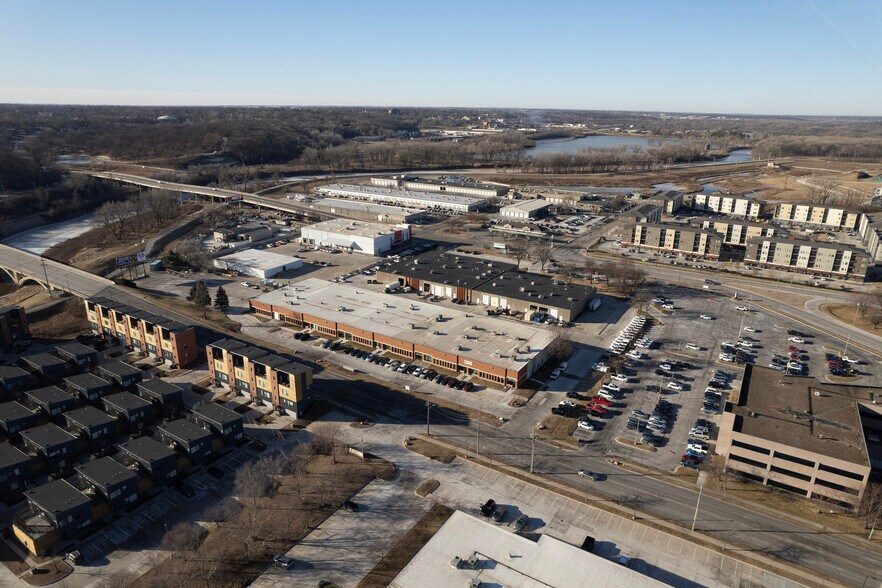 600 SW 7th St, Des Moines, IA à louer - Photo de l’immeuble – Image 1 sur 10