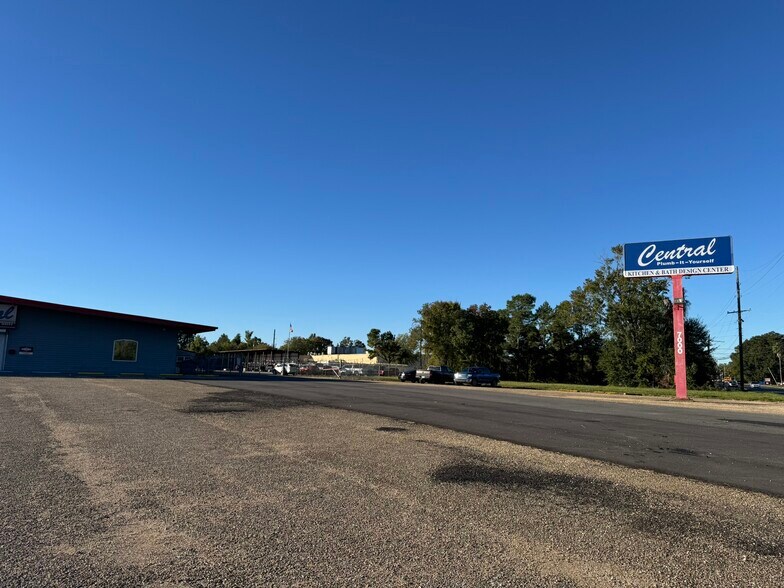 7000 Greenwell Springs Rd, Baton Rouge, LA à vendre - Photo principale – Image 1 sur 5
