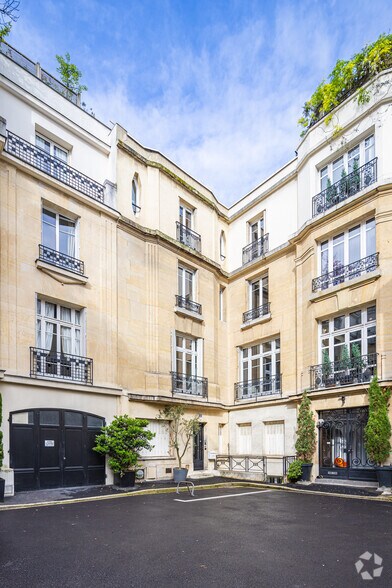 12 Square Pétrarque, Paris à louer - Photo de l’immeuble – Image 2 sur 2