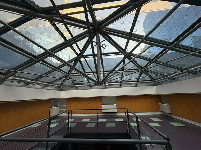 Bureau dans Lyon à louer - Photo de l’immeuble – Image 1 sur 9