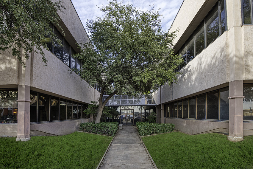 2626 John Ben Shepperd Pky, Odessa, TX à louer - Photo de l’immeuble – Image 1 sur 2