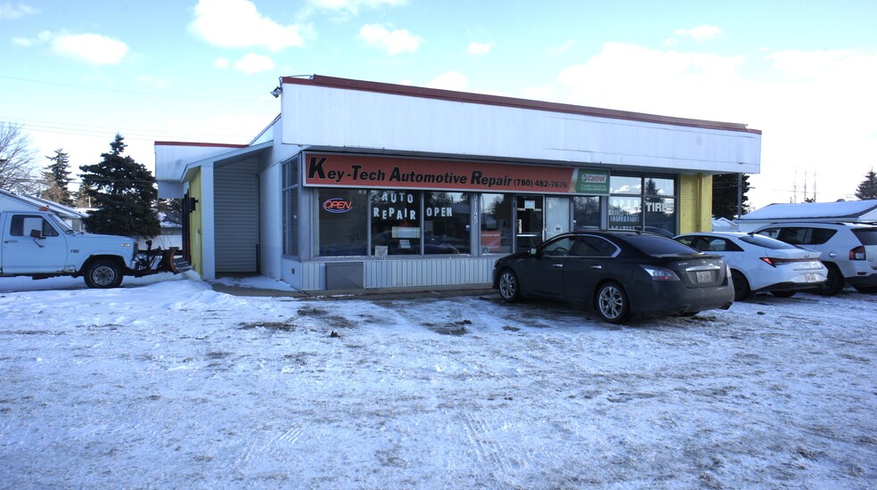 9145 156 St NW, Edmonton, AB à vendre - Photo de l’immeuble – Image 3 sur 20