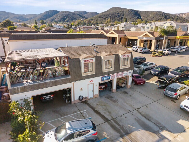 7969 Mission Gorge Rd, Santee, CA à vendre - Photo principale – Image 1 sur 47