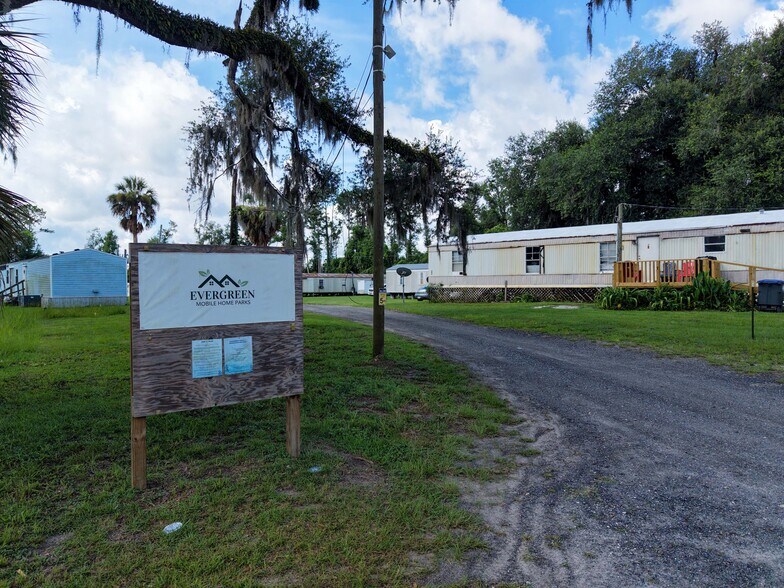 1269 W Roberts Aman Rd, Perry, FL à vendre - Photo de l’immeuble – Image 2 sur 29