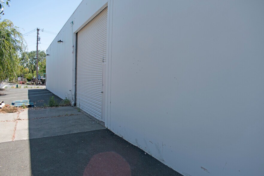 2111 Bluebell Dr, Santa Rosa, CA à vendre - Photo de l’immeuble – Image 3 sur 10