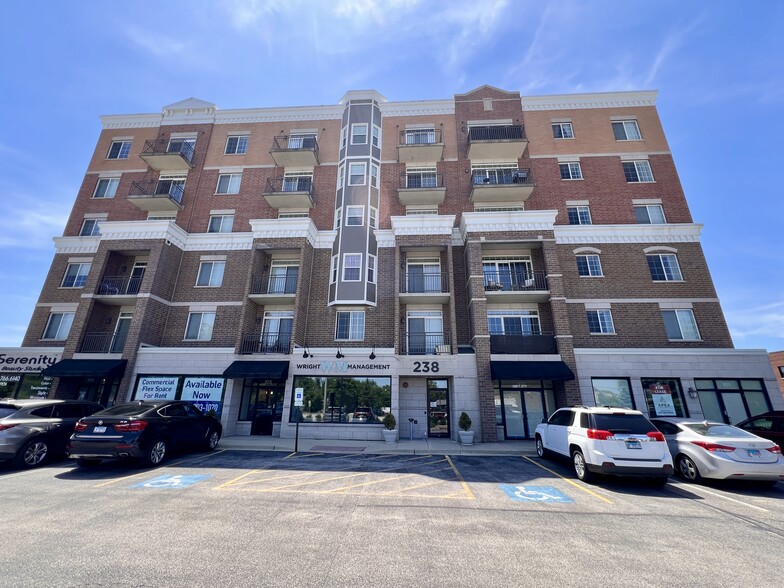 238 E Irving Park Rd, Wood Dale, IL à louer - Photo de l’immeuble – Image 2 sur 5