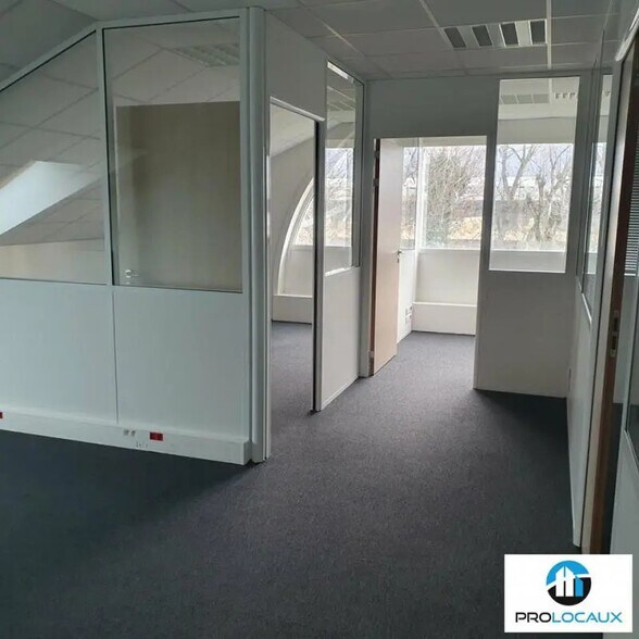 Bureau dans Eybens à louer - Photo de l’immeuble – Image 1 sur 5