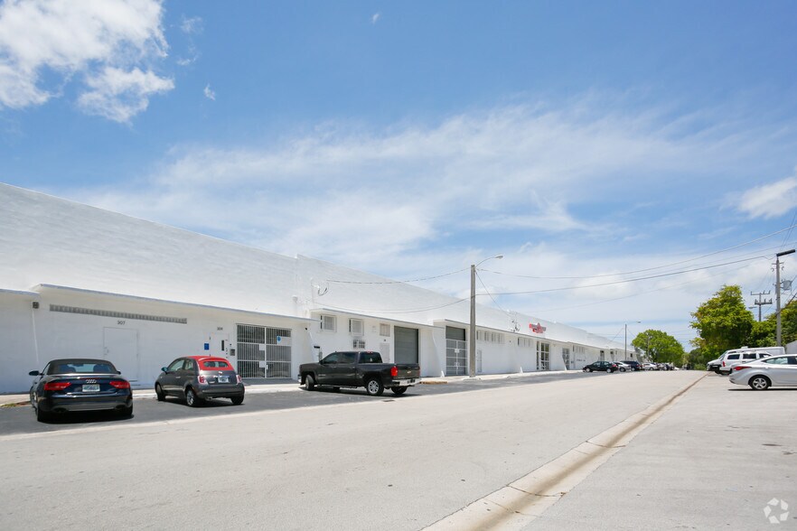 301-395 NE 59th St, Miami, FL à louer - Photo de l’immeuble – Image 2 sur 90