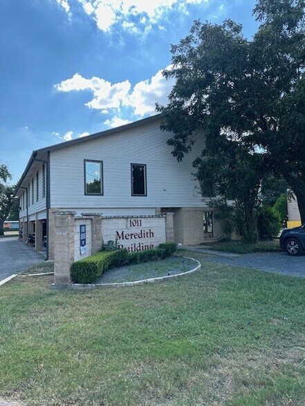 1011 Meredith Dr, Austin, TX à vendre - Photo de l’immeuble – Image 1 sur 9