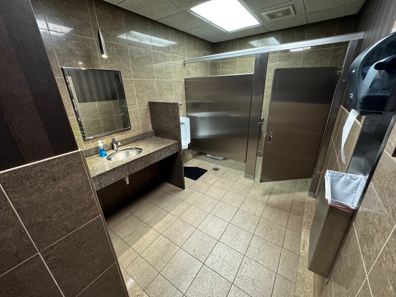 10300 W 103rd St, Overland Park, KS à louer - Photo de l’immeuble – Image 3 sur 21