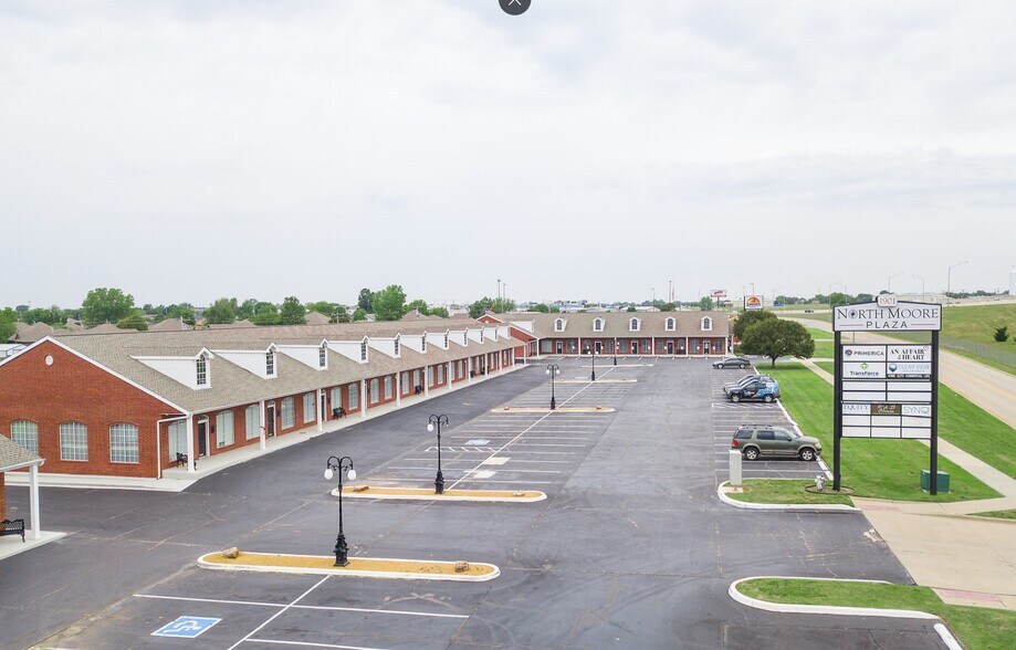 1917-1965 N Moore Ave, Moore, OK à vendre - Photo de l’immeuble – Image 3 sur 4