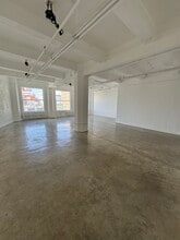 656 S Los Angeles St, Los Angeles, CA à louer Photo intérieure– Image 1 sur 2