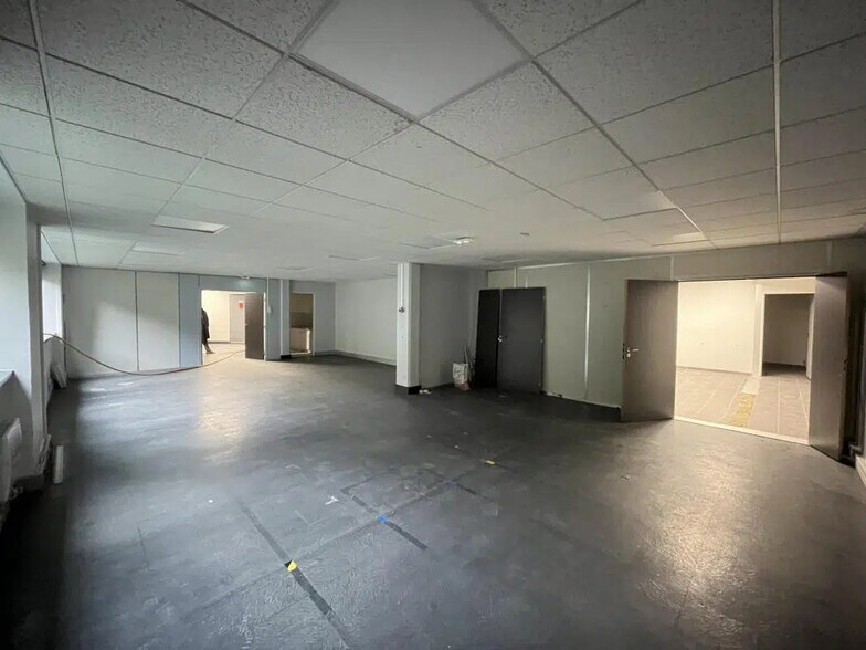 Industriel/Logistique dans Les Ulis à louer - Photo de l’immeuble – Image 2 sur 10