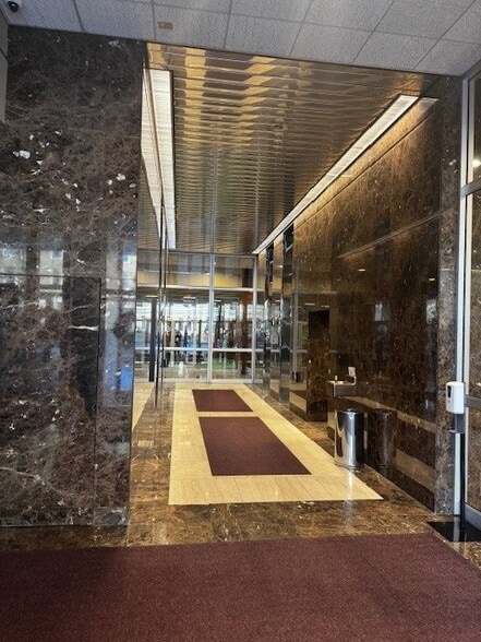 500 Virginia St E, Charleston, WV à louer - Photo intérieure – Image 2 sur 6