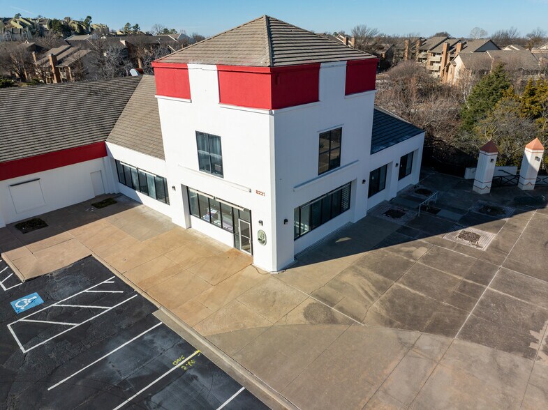 8221 E 61st St, Tulsa, OK à louer - Photo de l’immeuble – Image 1 sur 4