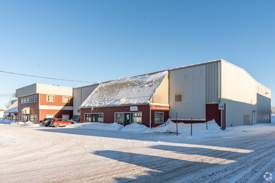 731-751 Rue De Saint-Romuald, Lévis, QC à louer - Photo de l’immeuble – Image 3 sur 6