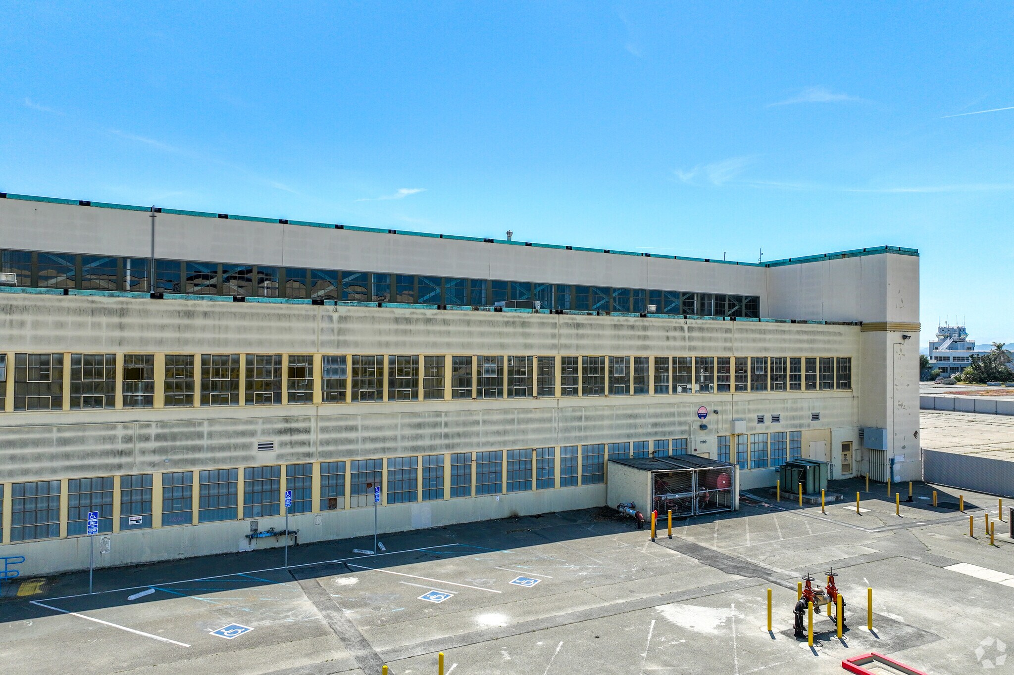 1190 W Tower Ave, Alameda, CA à louer Photo principale– Image 1 sur 7