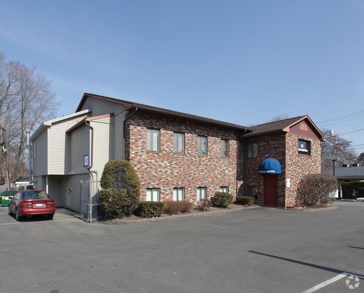 41 Main St, Florence, MA à louer - Photo principale – Image 1 sur 22