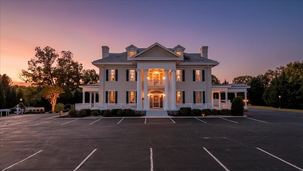 812 E Main St, Bedford, VA à vendre - Photo principale – Image 1 sur 92