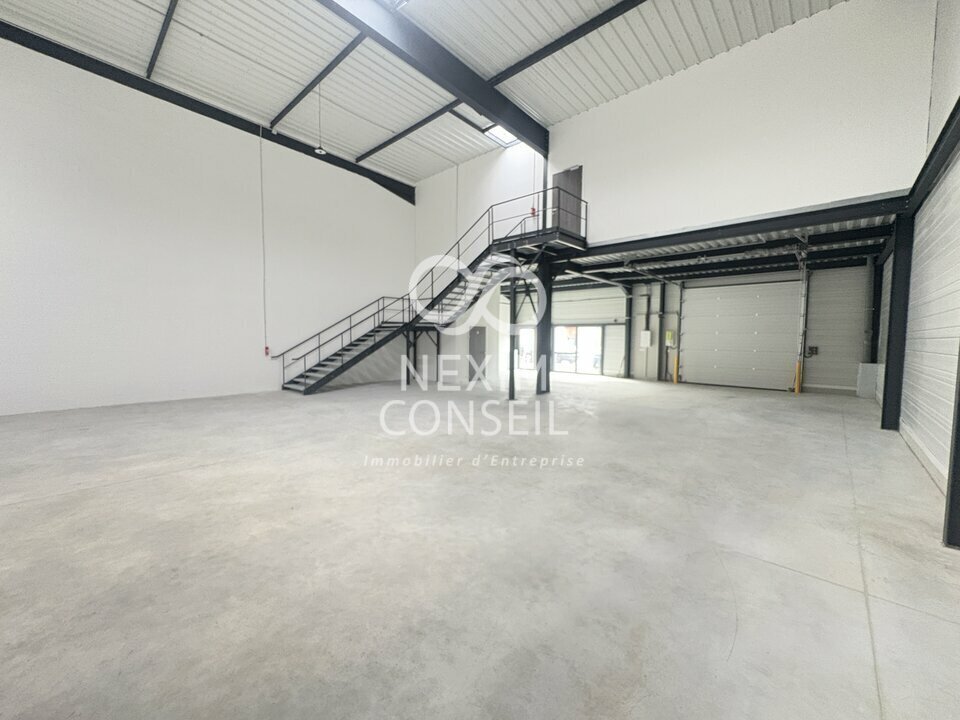 Industriel/Logistique dans Le Thillay à louer Photo de l’immeuble– Image 1 sur 8