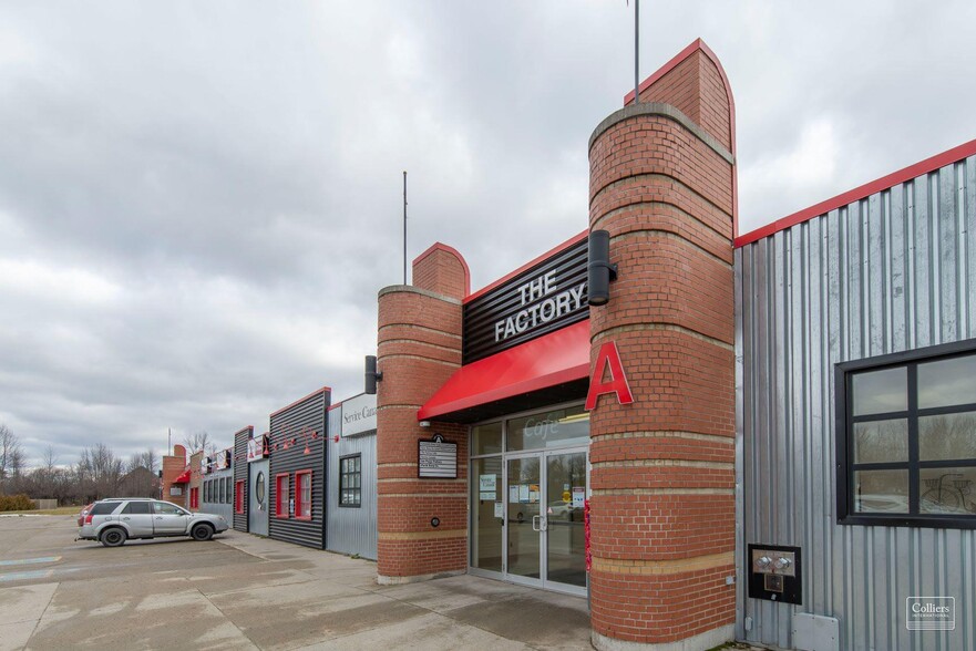 40 Sunset Blvd, Perth, ON à louer - Photo principale – Image 1 sur 10