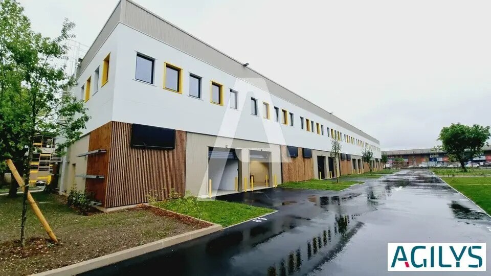 Local d’activités dans Fresnes à louer - Photo de l’immeuble – Image 3 sur 6