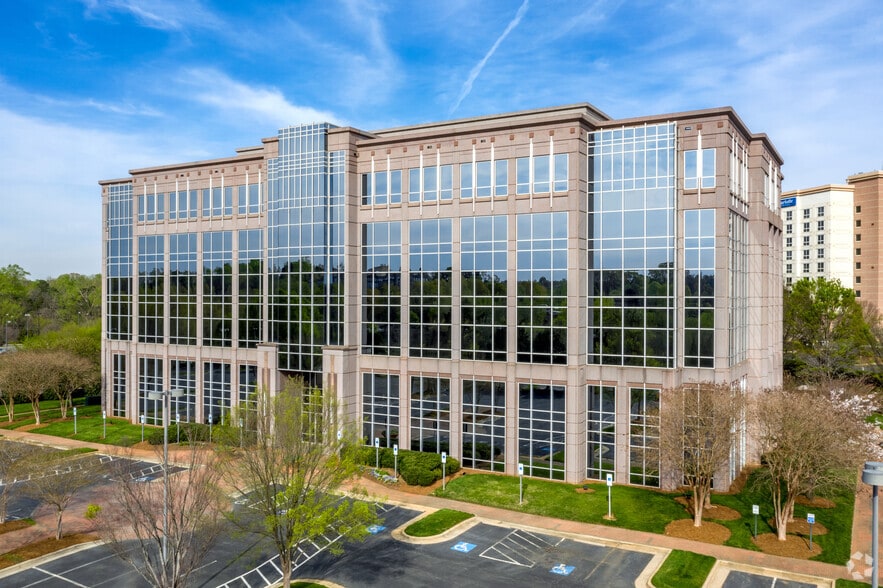 2815 Coliseum Centre Dr, Charlotte, NC à louer - Photo principale – Image 1 sur 14