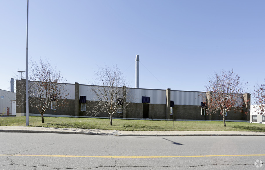 820-822 Boul Guimond, Longueuil, QC à vendre - Photo de l’immeuble – Image 2 sur 2