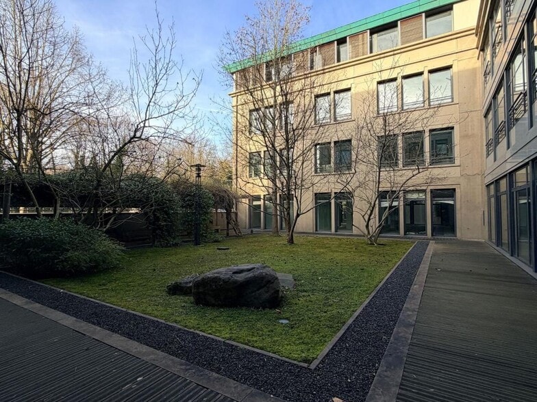 11-15 Avenue Lebrun, Antony à louer - Photo de l’immeuble – Image 3 sur 14