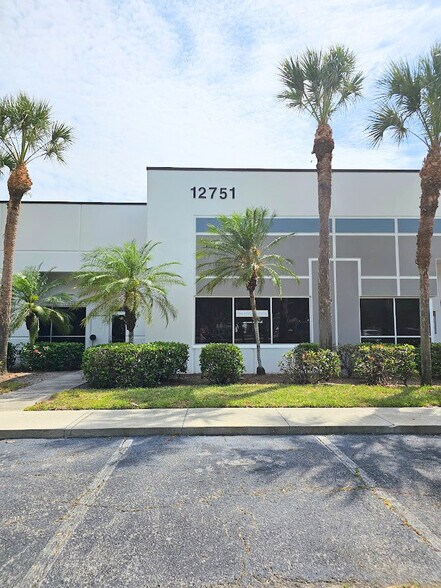 12751 Westlinks Dr, Fort Myers, FL à louer - Photo de l’immeuble – Image 1 sur 7