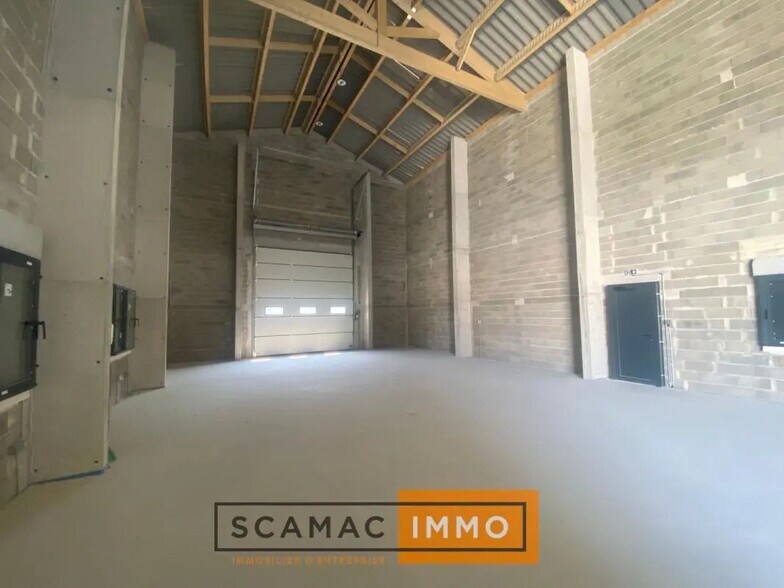 Industriel/Logistique dans Rognac à louer - Photo de l’immeuble – Image 3 sur 5