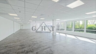 Industriel/Logistique dans Rosny-sous-Bois à louer Photo de l’immeuble– Image 2 sur 6