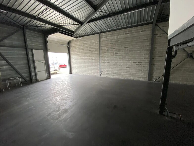 Local d’activités dans Le Taillan-Médoc à louer - Photo de l’immeuble – Image 2 sur 6