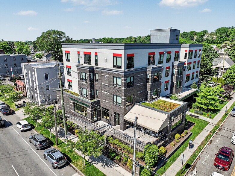 690 Mamaroneck Ave, Mamaroneck, NY à vendre - Photo de l’immeuble – Image 2 sur 14