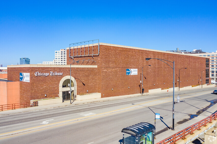 700 W Chicago Ave, Chicago, IL à louer - Photo de l’immeuble – Image 1 sur 8