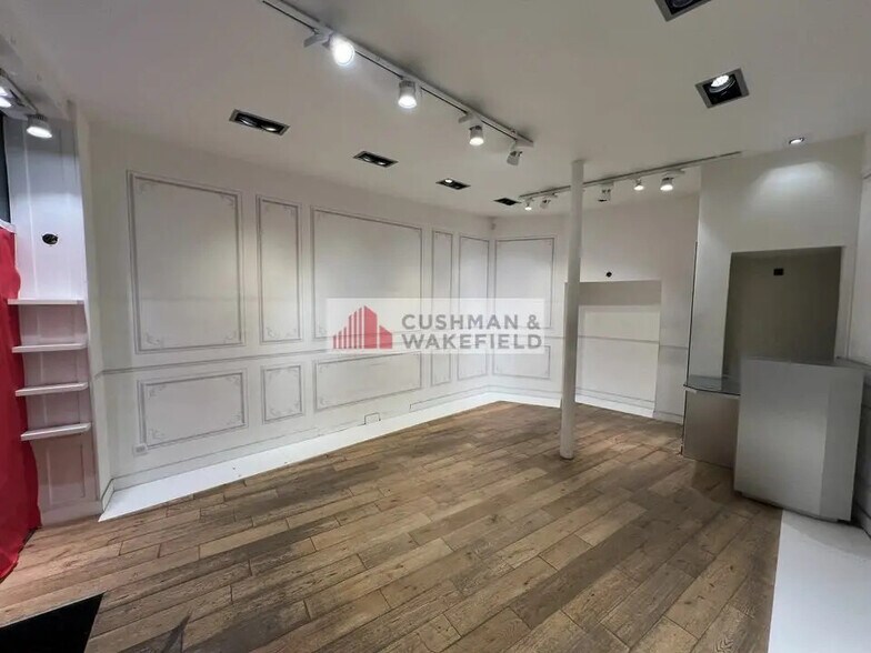 Local commercial dans Nîmes à louer - Photo de l’immeuble – Image 2 sur 3
