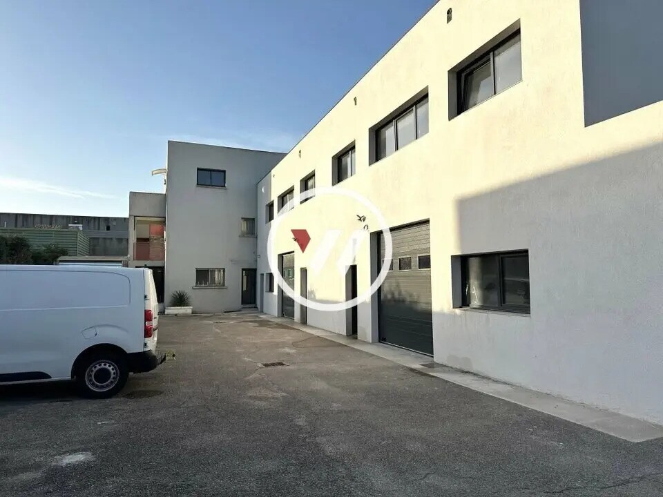 Local d'activités dans Les Pennes-Mirabeau à vendre Photo de l’immeuble– Image 1 sur 5