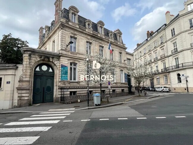 Plus de détails pour Place De L'Edit De Nantes, Nantes - Bureau à louer