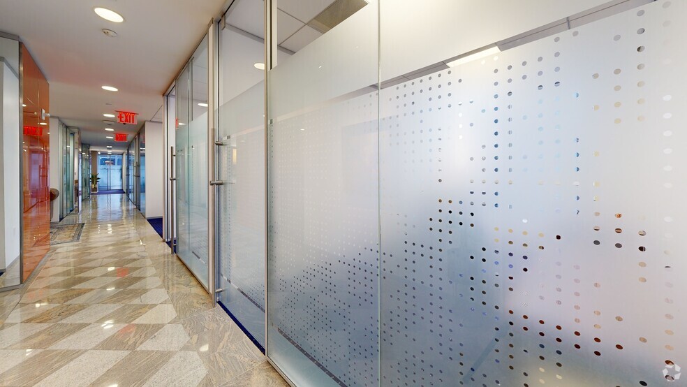 1330 Avenue of the Americas, New York, NY à louer - Numérisation 3D Matterport – Image 2 sur 23