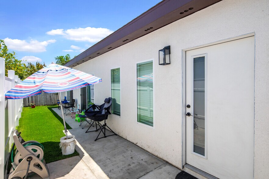 8247 9th St, Rancho Cucamonga, CA à vendre - Photo de l’immeuble – Image 2 sur 55