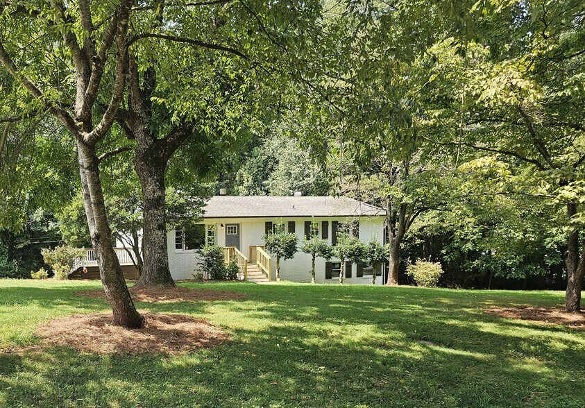 8924 Boyd Dr, Matthews, NC à vendre - Photo de l’immeuble – Image 2 sur 2
