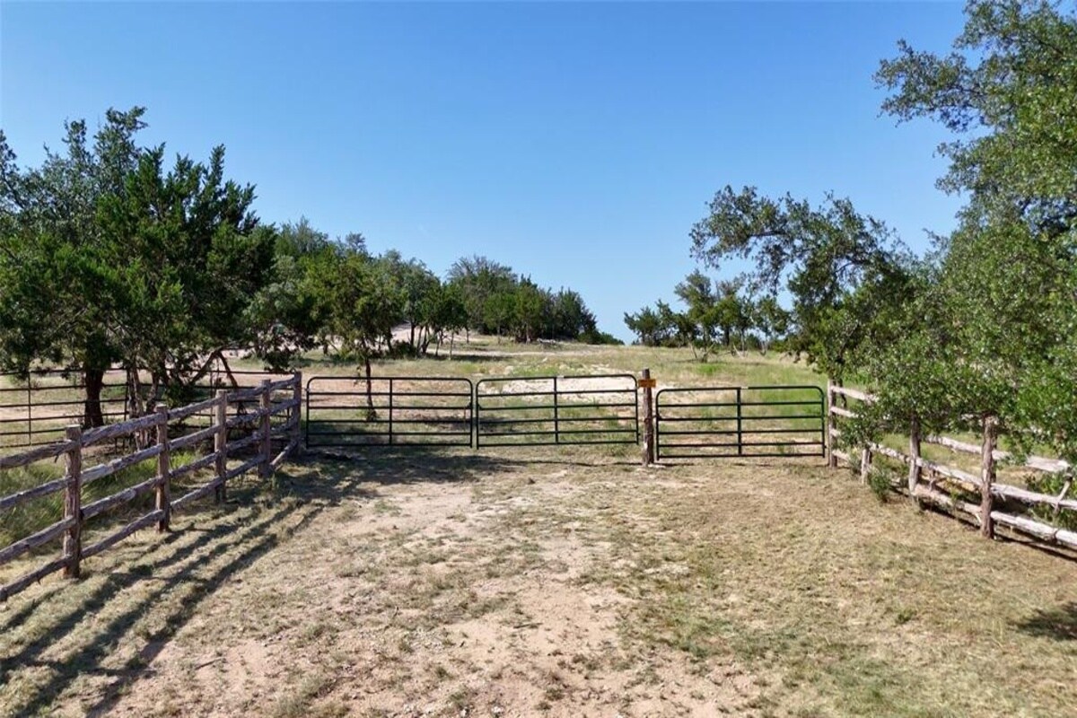 8364 Fitzhugh rd, Dripping Springs, TX à vendre Photo principale– Image 1 sur 15