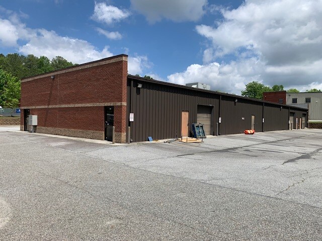 383 Swanson Dr, Lawrenceville, GA à louer - Photo de l’immeuble – Image 2 sur 4
