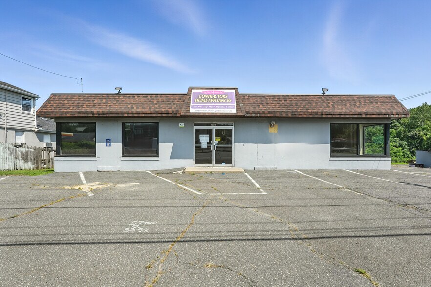 2001-2025 Riverdale St, West Springfield, MA à vendre - Photo de l’immeuble – Image 1 sur 11