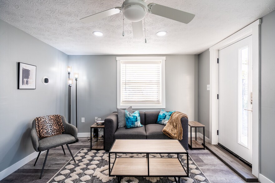1631 Columbia Ave, Indianapolis, IN à vendre - Photo de l’immeuble – Image 3 sur 24