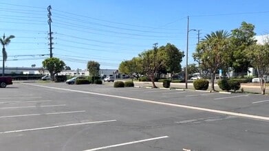 3615-3633 W Warner Ave, Santa Ana, CA à louer - Vidéo sur l’annonce professionnelle