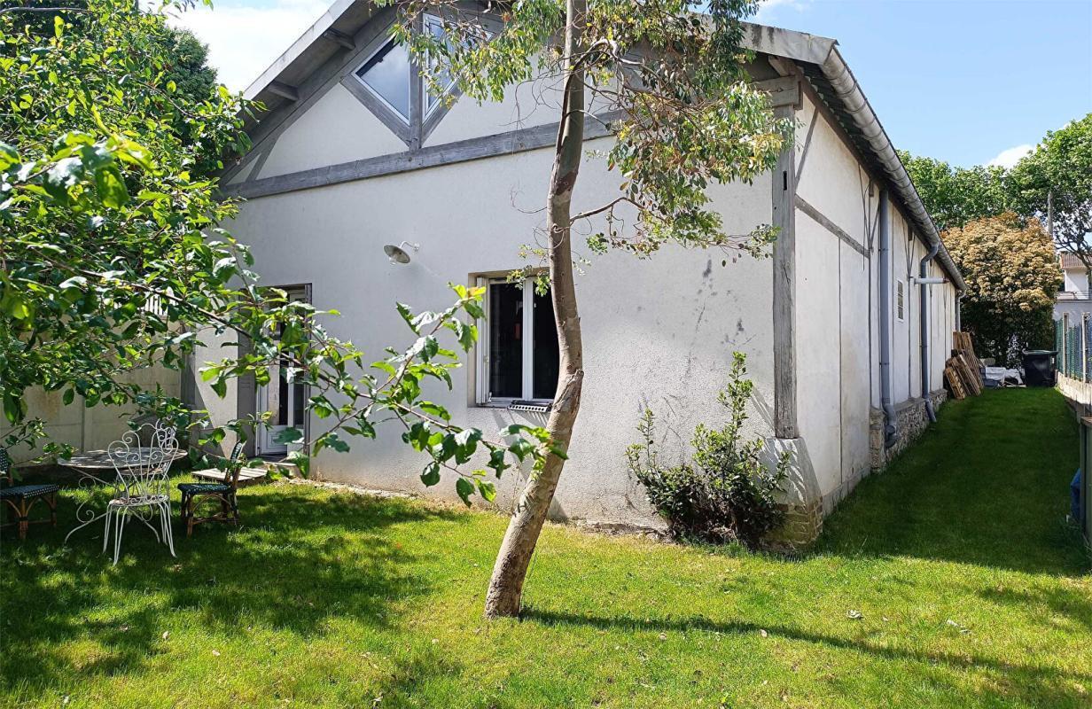 Local d'activités dans Neuilly-Plaisance à vendre Photo de l’immeuble– Image 1 sur 2