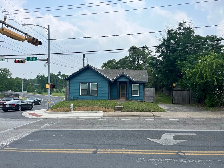 2211 E 12th St, Austin, TX à louer - Photo de l’immeuble – Image 1 sur 7