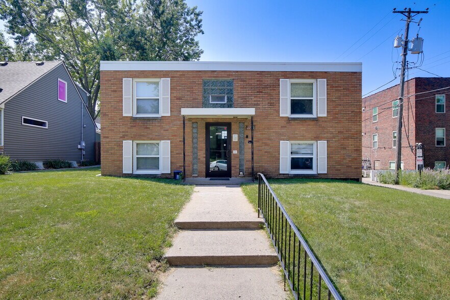 2236 Pinehurst Ave, Saint Paul, MN à vendre - Photo de l’immeuble – Image 3 sur 23