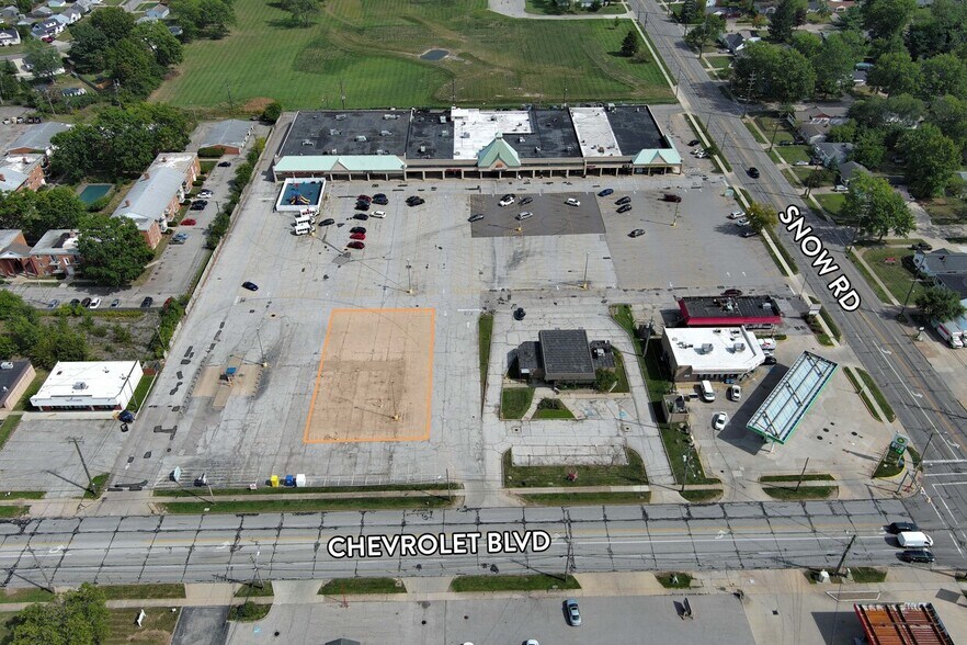 5741 Chevrolet Blvd, Parma, OH à louer - Photo de l’immeuble – Image 1 sur 3